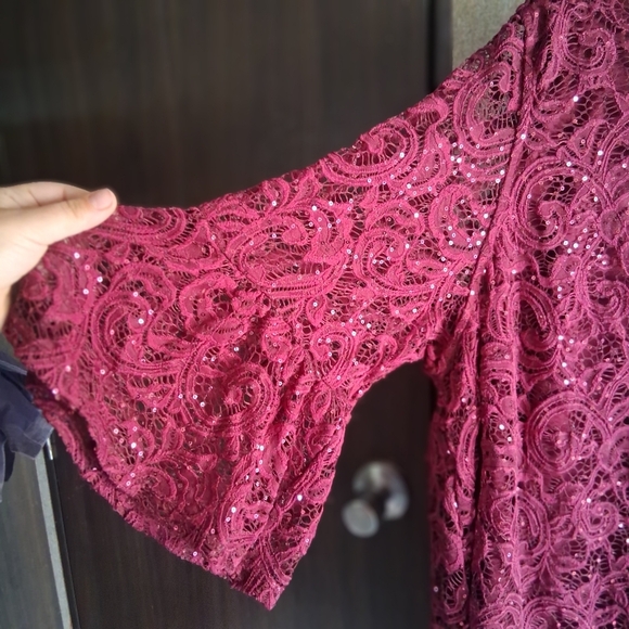 Plus Size 3x Maroon Blouse Fancy Holiday Bell Sleeve Sequin Shimmer Catherines - Picture 3 of 7